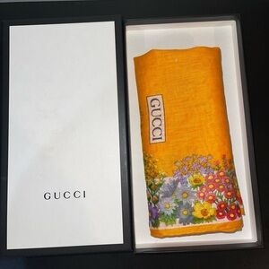 Gucci Linen 🌺🧡 Scarf